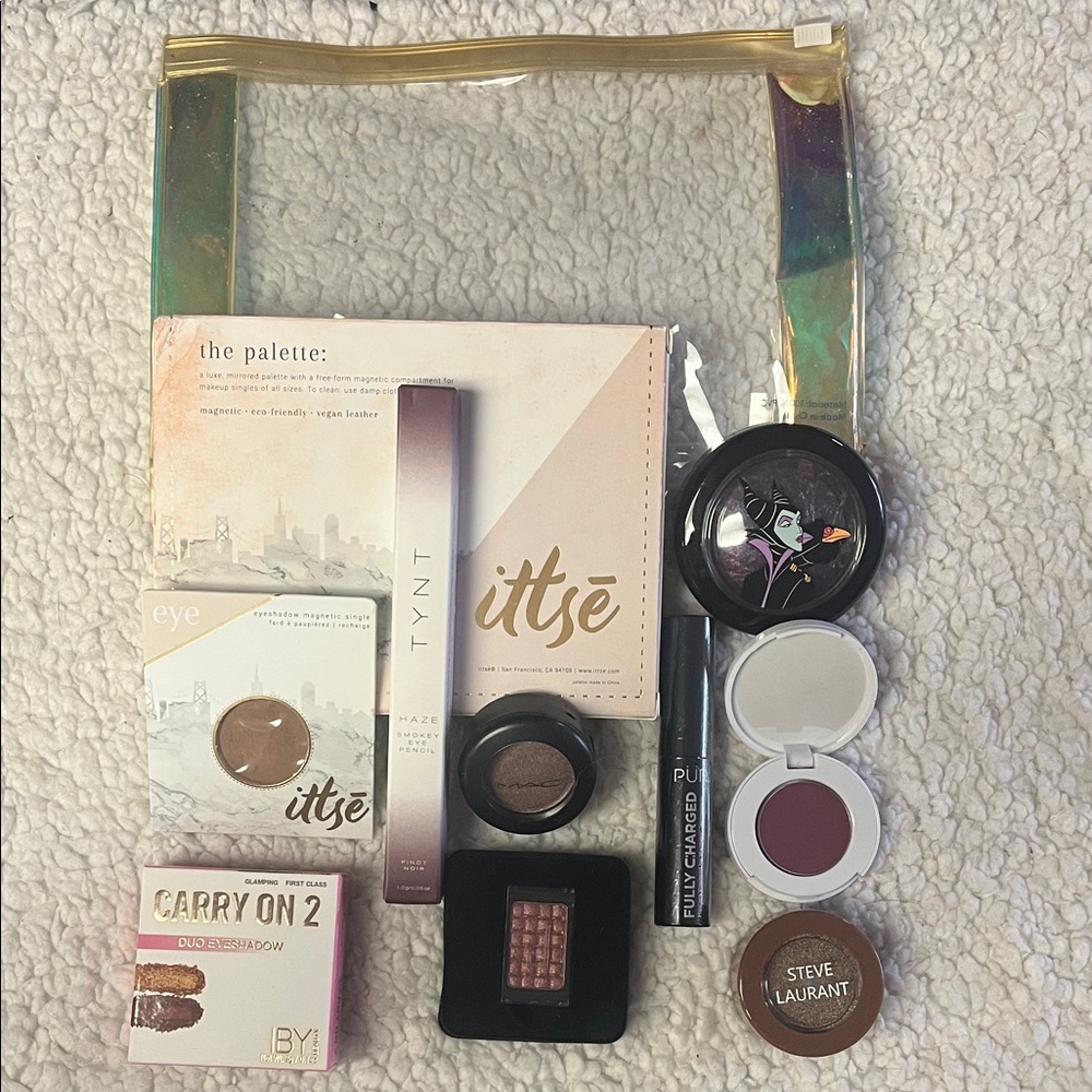 Eyeshadow Set with Rich Browns and Creams